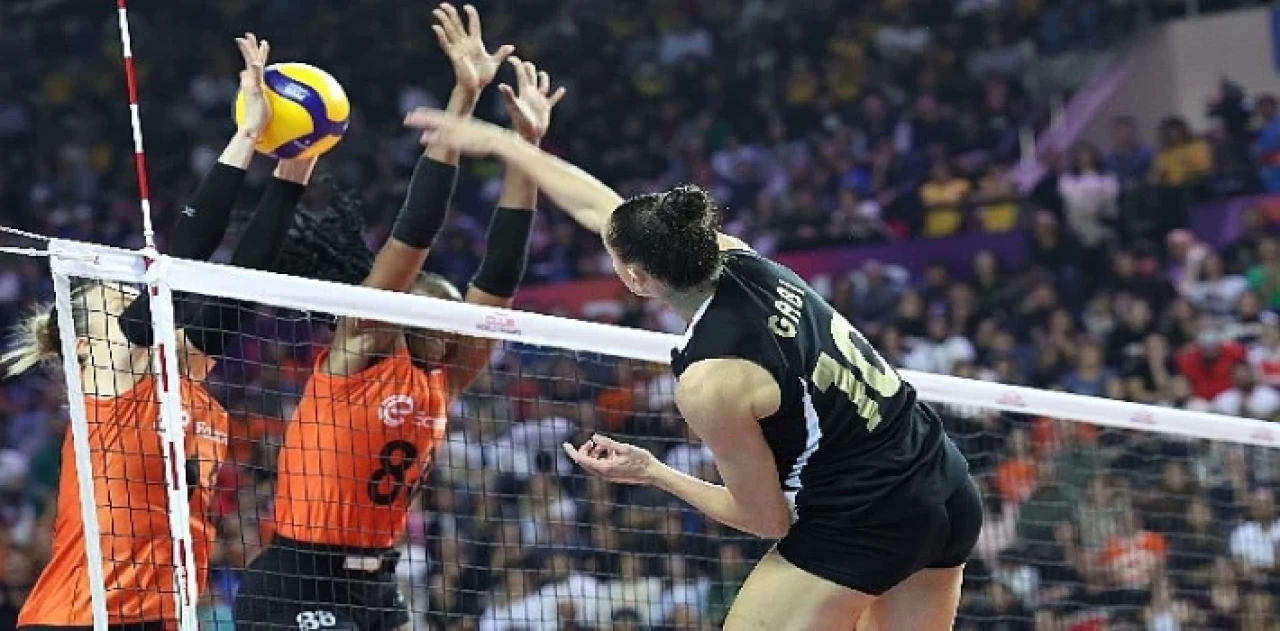 VakıfBank, Kulüpler Dünya Şampiyonası’nda set vermeden finalde