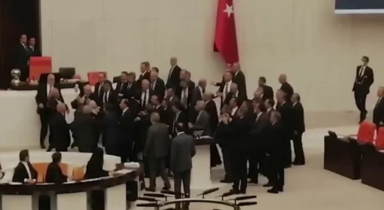 Yumruk atan Milletvekili'nden açıklama: Genel Kurul’da zaman zaman böyle şeyler olur, özür dilemeyeceğim