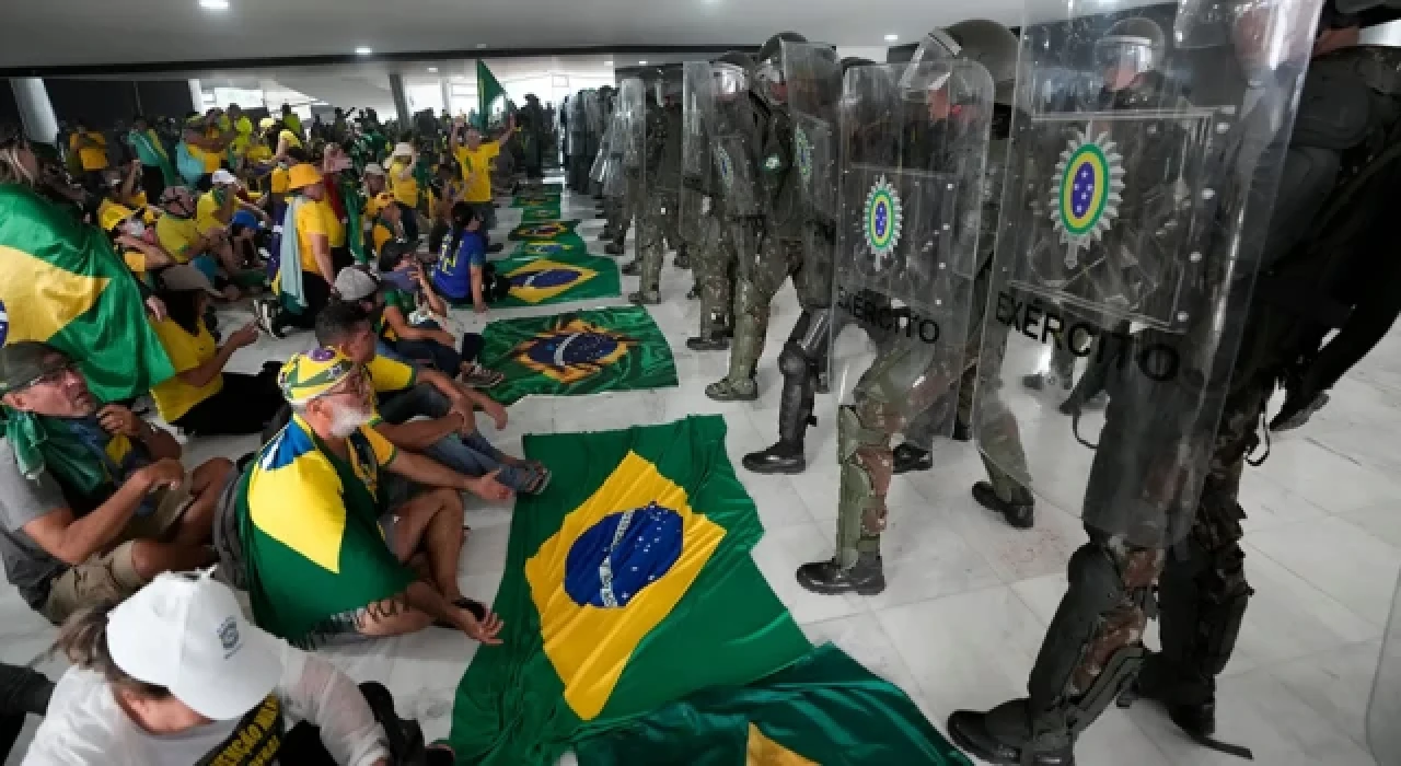 Brezilya'da Bolsonaro destekçileri tarafından düzenlenen baskına dair tüm bilinenler