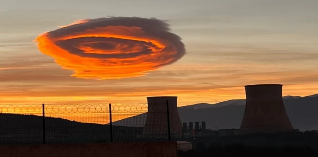 Bursa semalarında UFO bulutları şaşırttı!