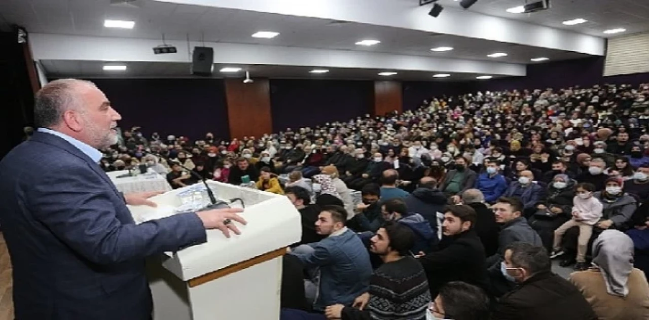 Canik Belediyesi, yazar ve şair Prof. Dr. Nurullah Genç &apos;i vatandaşlarla buluşturuyor.