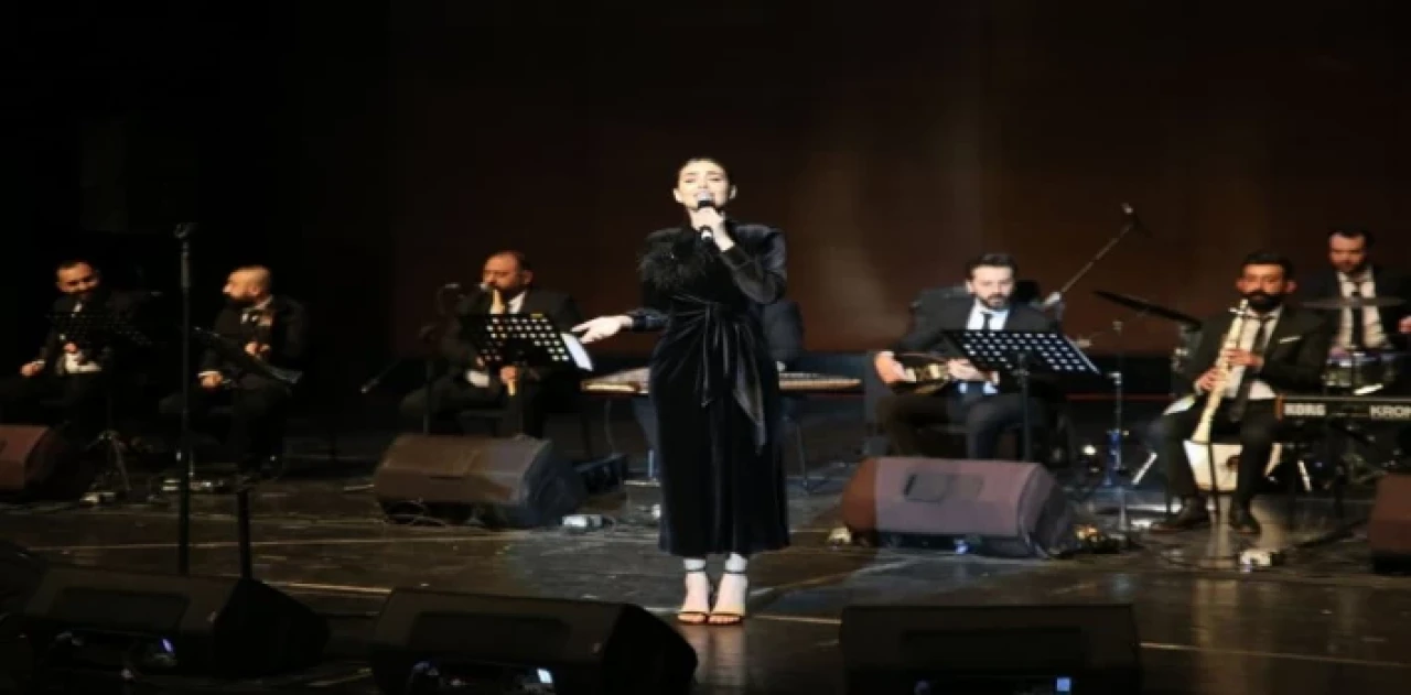 Elif Buse Doğan’la Bursa’da müzik dolu gece