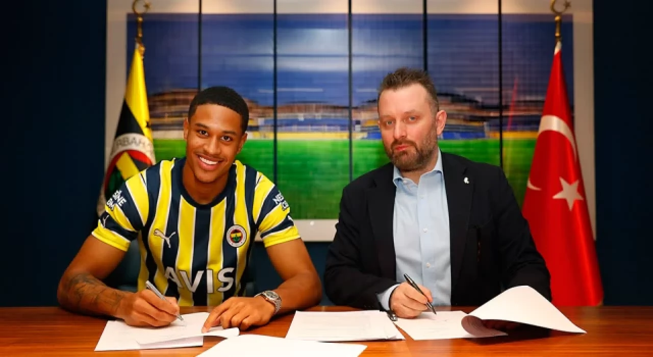 Fenerbahçe yeni transferi Jayden Oosterwolde'yi açıkladı