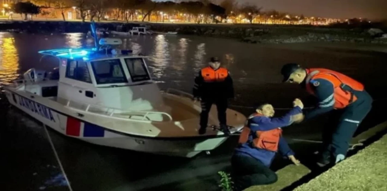 İznik Gölü ortasında mahsur kaldılar! Jandarma kurtardı!