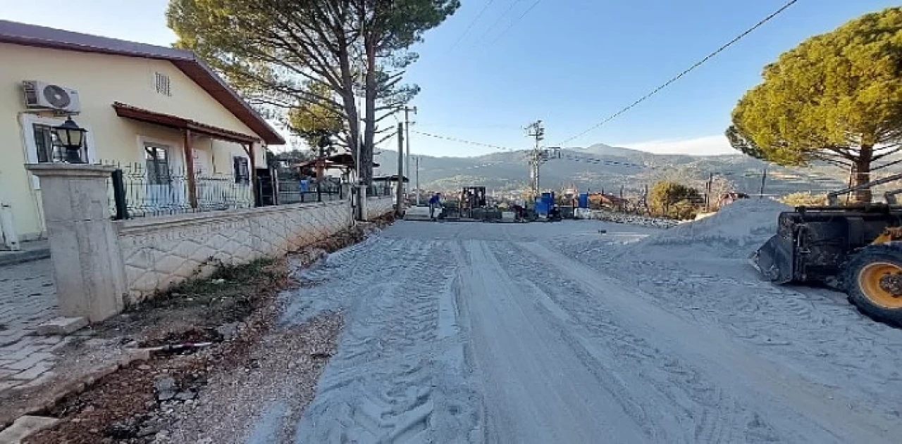 Kırsal Mahallelerde Yol Çalışmaları Sürüyor