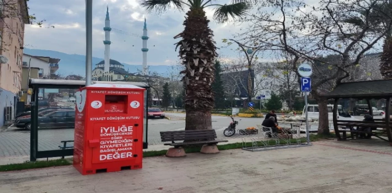 Kızılay’dan Gölcük’e ’kıyafet dönüşüm’ kutuları