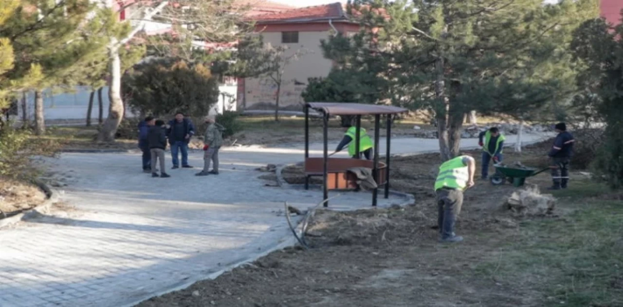 Kütahya’da İsmail Hakkı Uzunçarşılı Parkı’na peyzaj