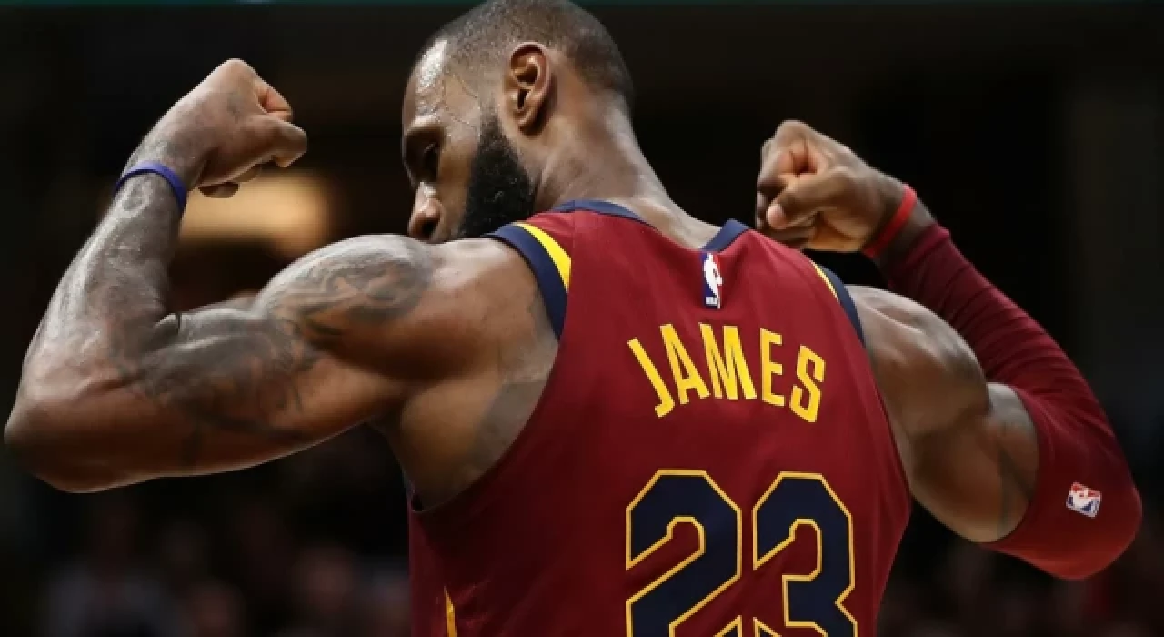 LeBron James'in "Miami Heat" forması 3 milyon 680 bin dolara satıldı!