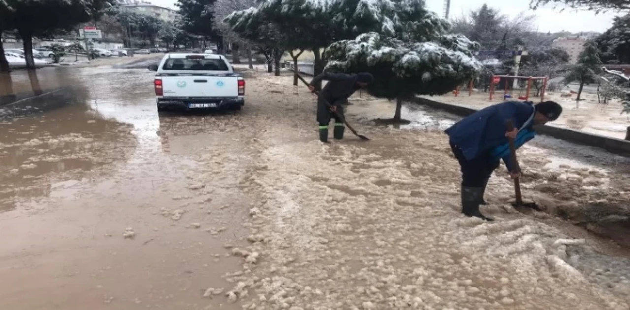 Manisa’da buz tutan mazgallara anında müdahale