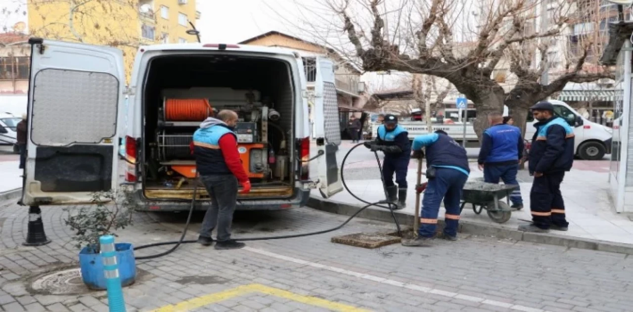 Manisa’da ekipler yağışlara karşı ’ızgara’ mesaisinde