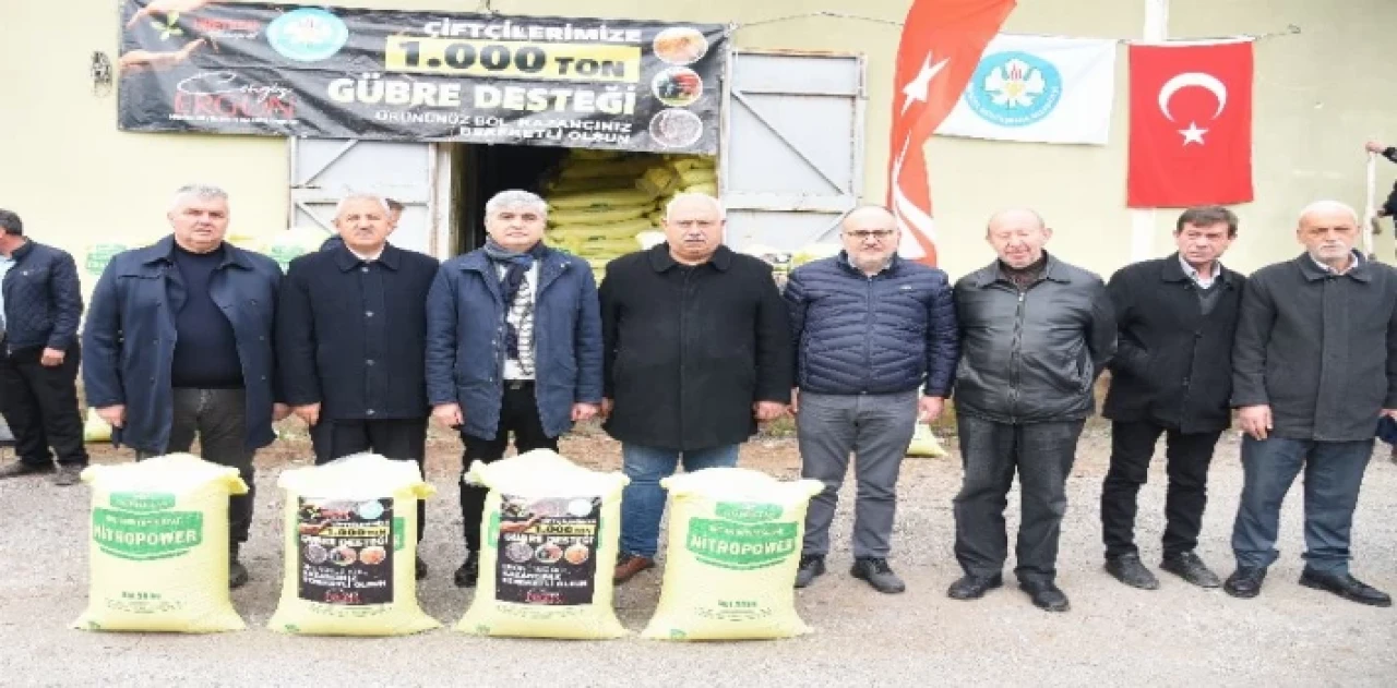 Manisa’da gübre dağıtımı sürüyor