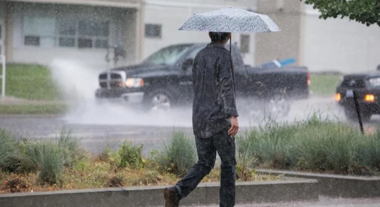 Meteoroloji'den kuvvetli yağış ve fırtına uyarısı!