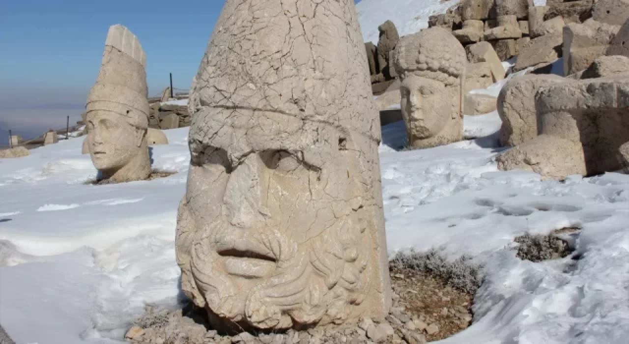 Nemrut Dağı, kış mevsiminde ilk kez turist ağırlıyor