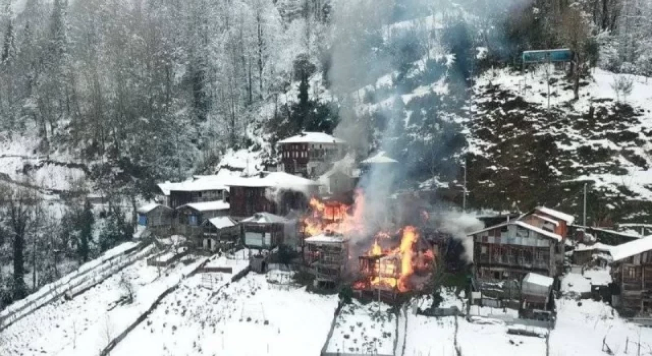 Rize'de yangın; 2 ev, 2 serendi, 1 kamyonet kül oldu