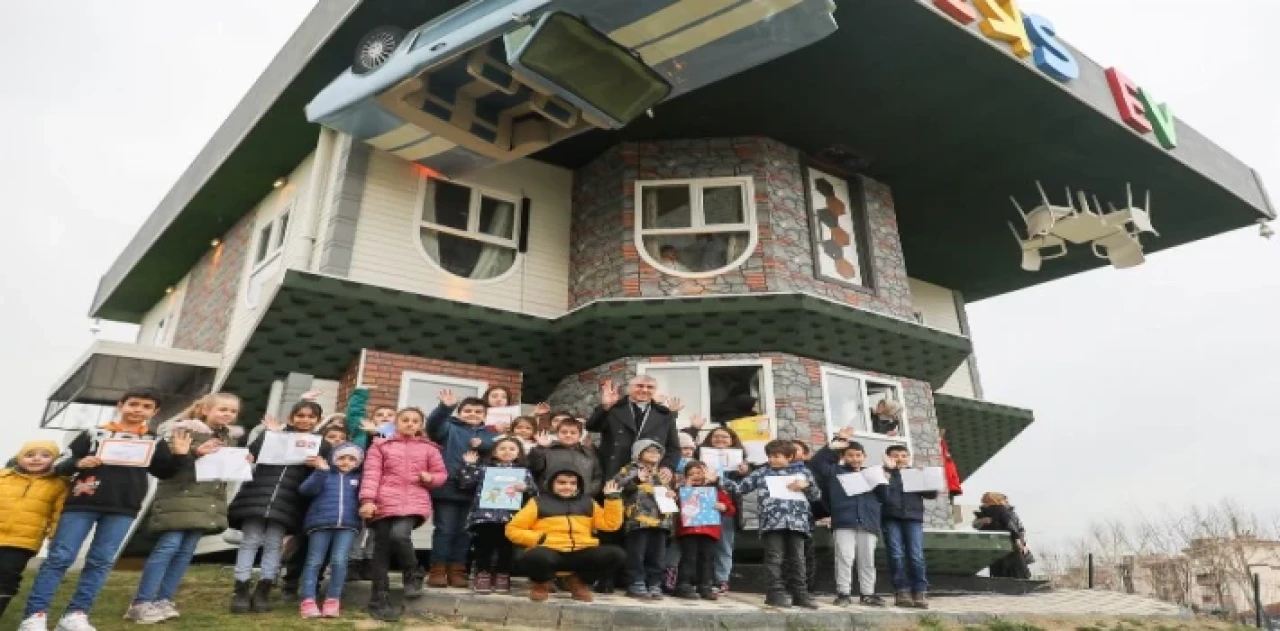 Sakarya’da ’Ters Ev’ karne hediyesi oldu