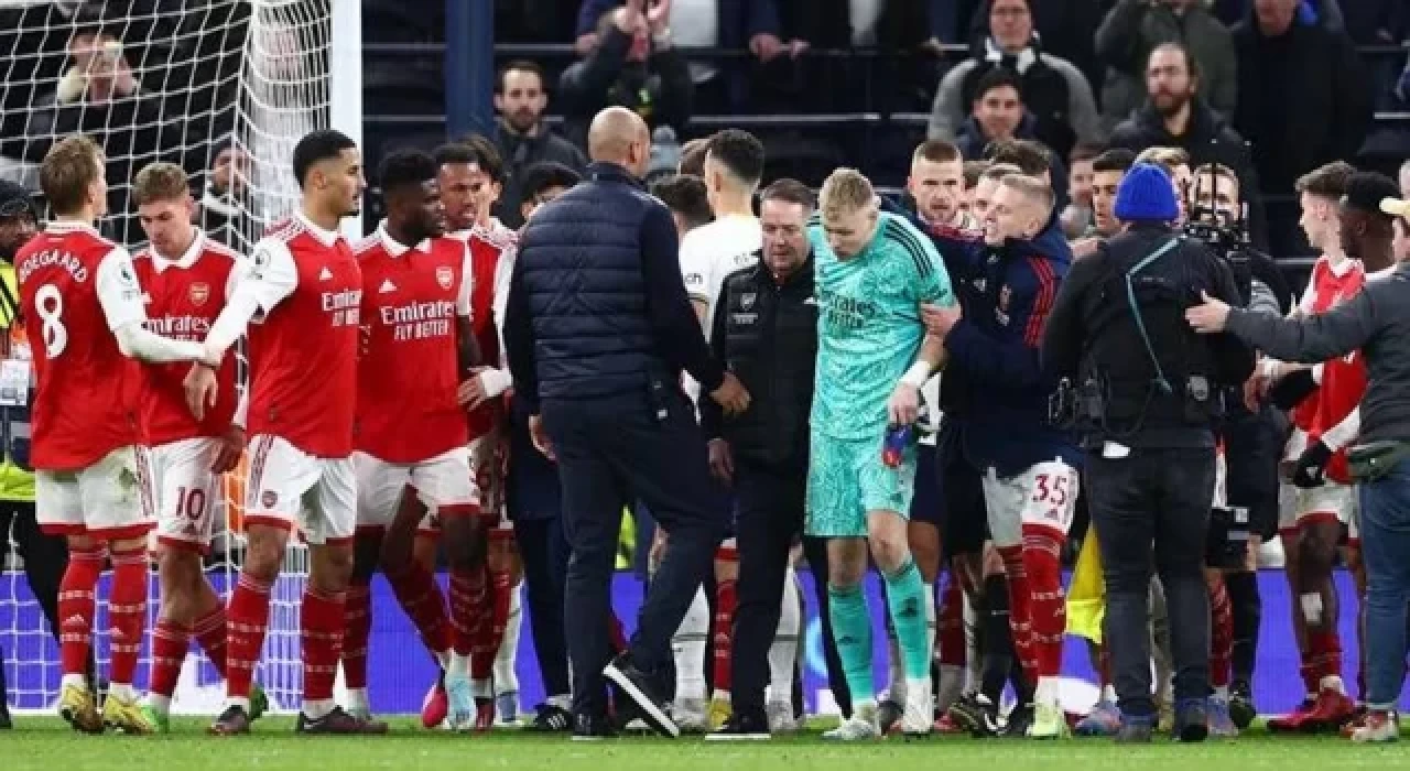 Tottenham taraftarından Arsenal kalecisine Ramsdale'a tekme!