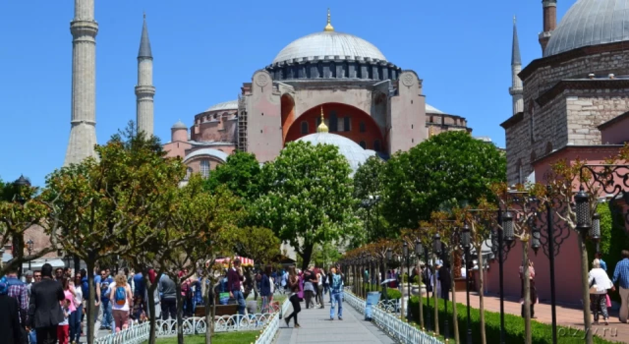 Türkiye’ye geçen yıl 44,5 milyon yabancı turist geldi