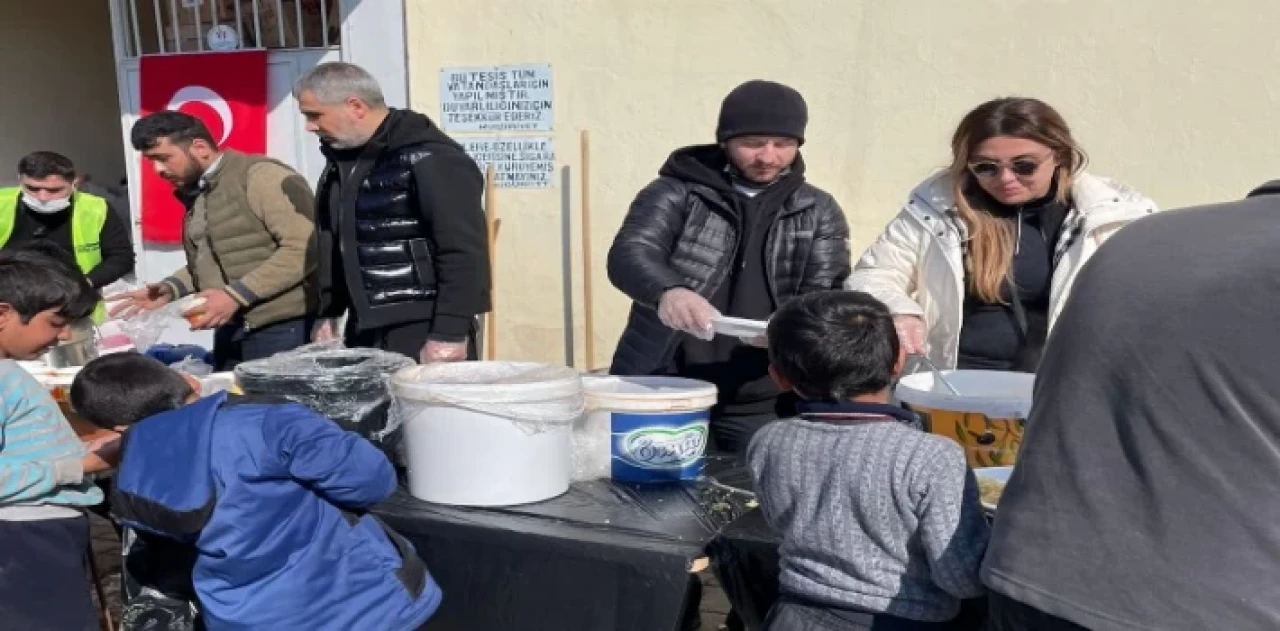 Aslı Hünel’den depremzedelere servis