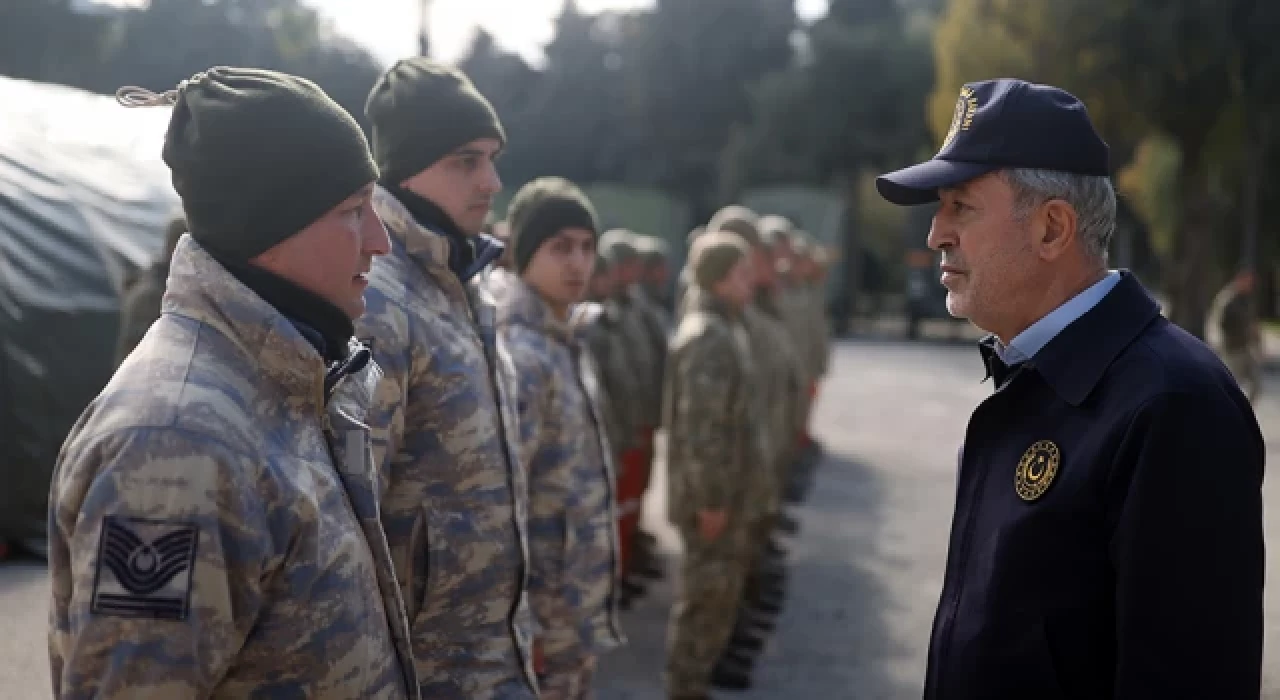 Bakan Akar, asker kışladan geç çıktı iddiasına yanıt verdi!