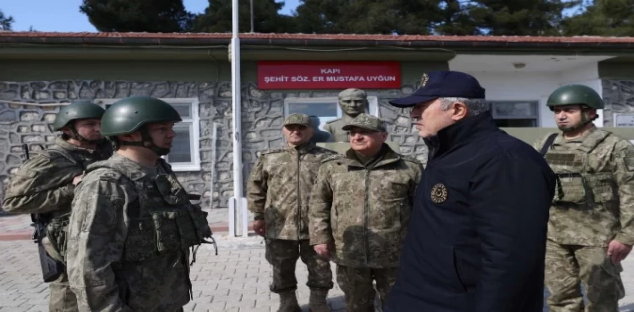 Bakan Akar’dan sınır iddialarına sert tepki!