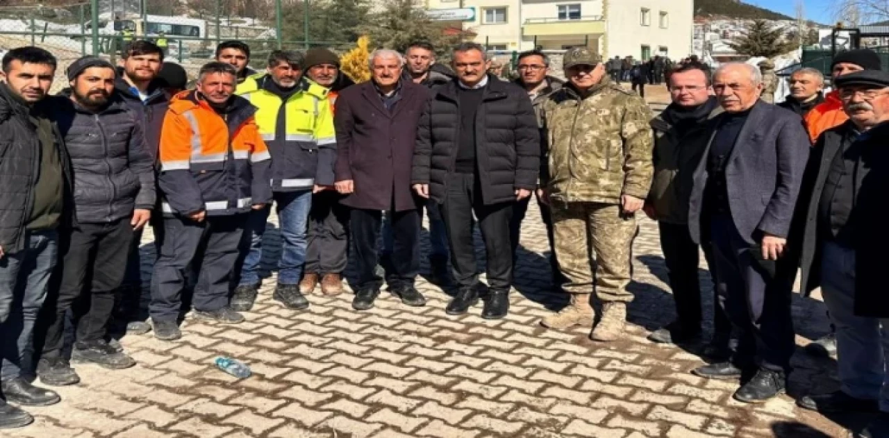 Bakan Özer’den Adıyaman’da eğitime yakın mercek