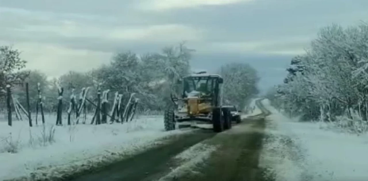 Bilecik’te köy yollarında kar mesaisi