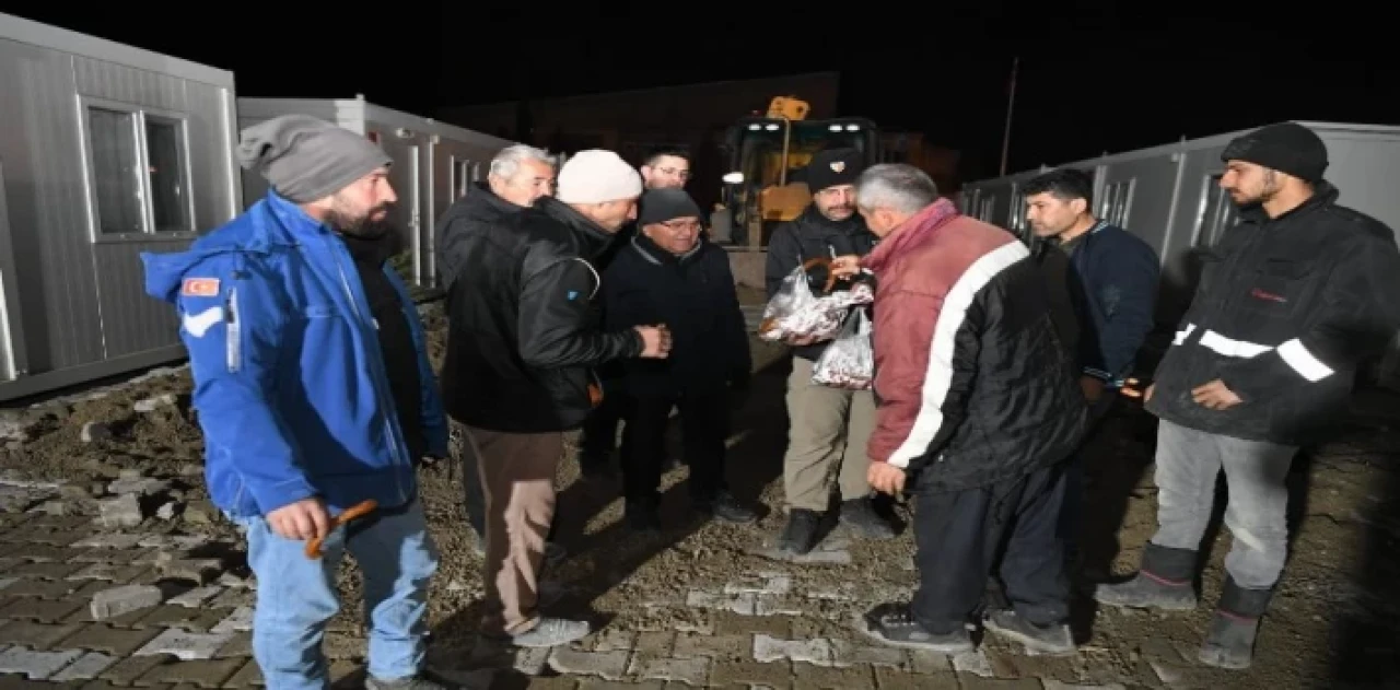 Deprem bölgesinde gece mesaisi