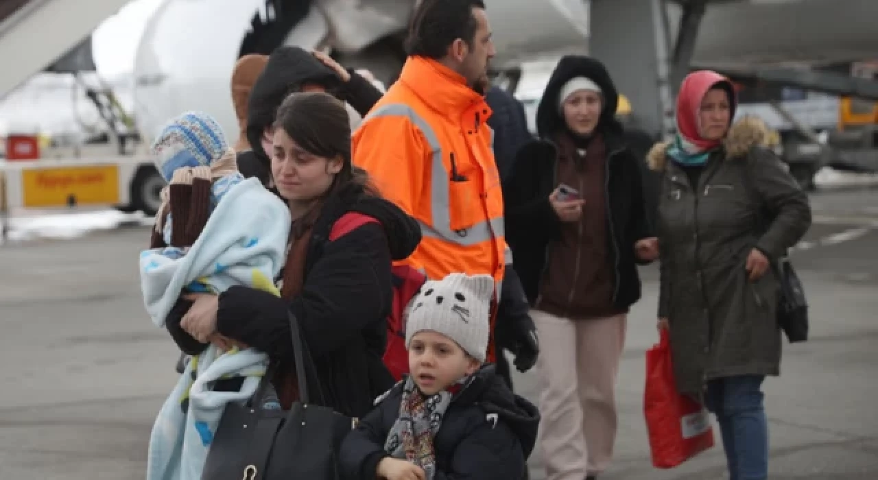 Depremden etkilenen illerden 81 bin 415 vatandaş tahliye edildi