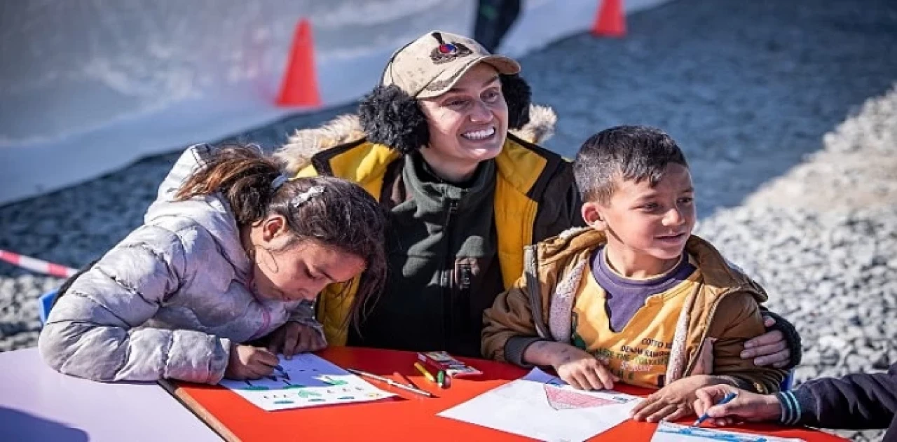 Depremzede çocukların yüzleri Masal Evi ile gülüyor