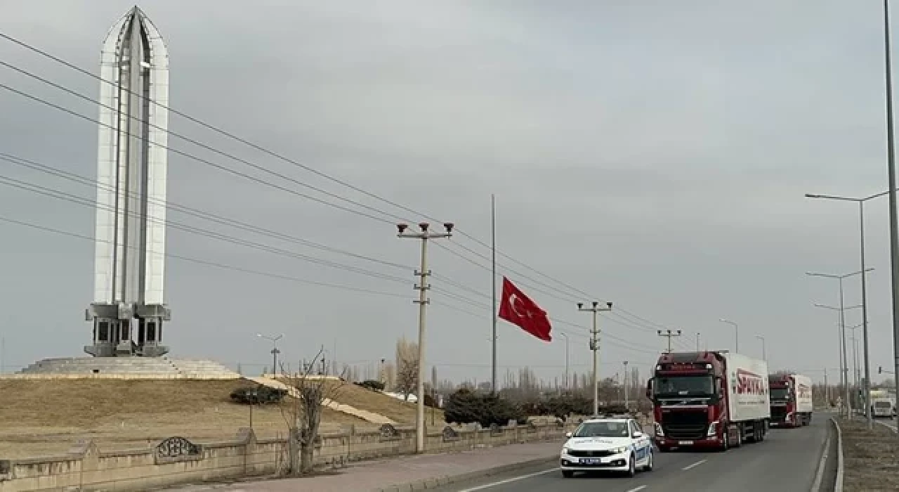 Ermenistan sınır kapısı tam 35 yıl aradan sonra deprem bölgesine yardım amacıyla açıldı