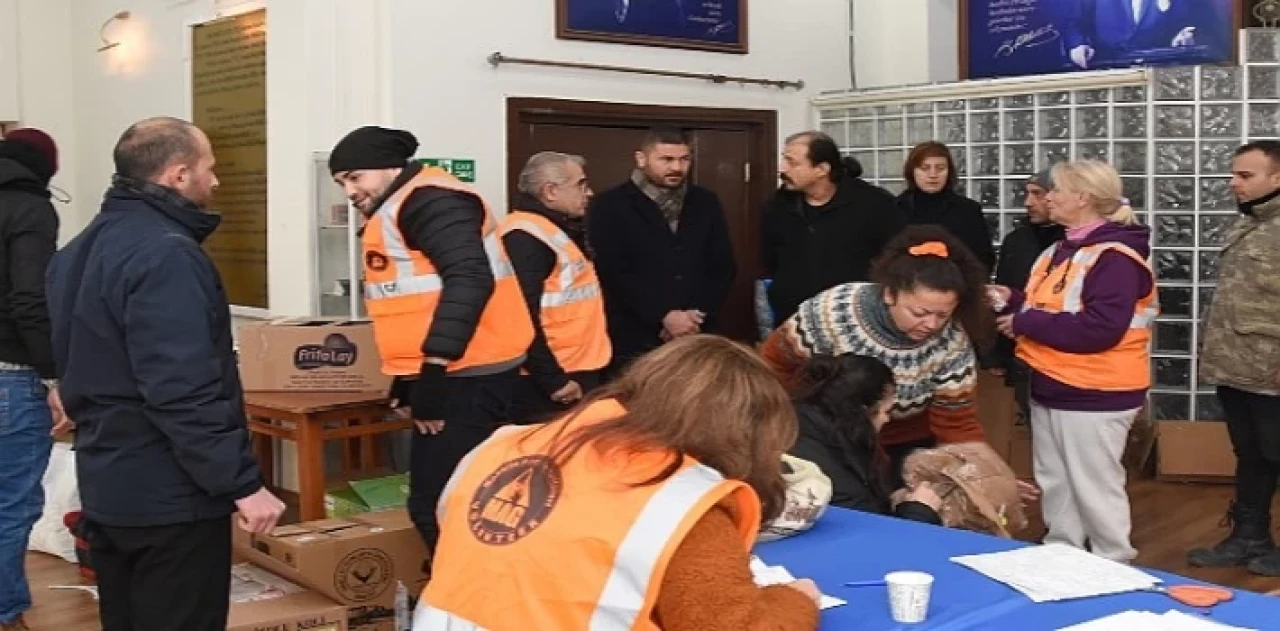 Foça’dan Deprem Bölgesine Yardımlara Devam