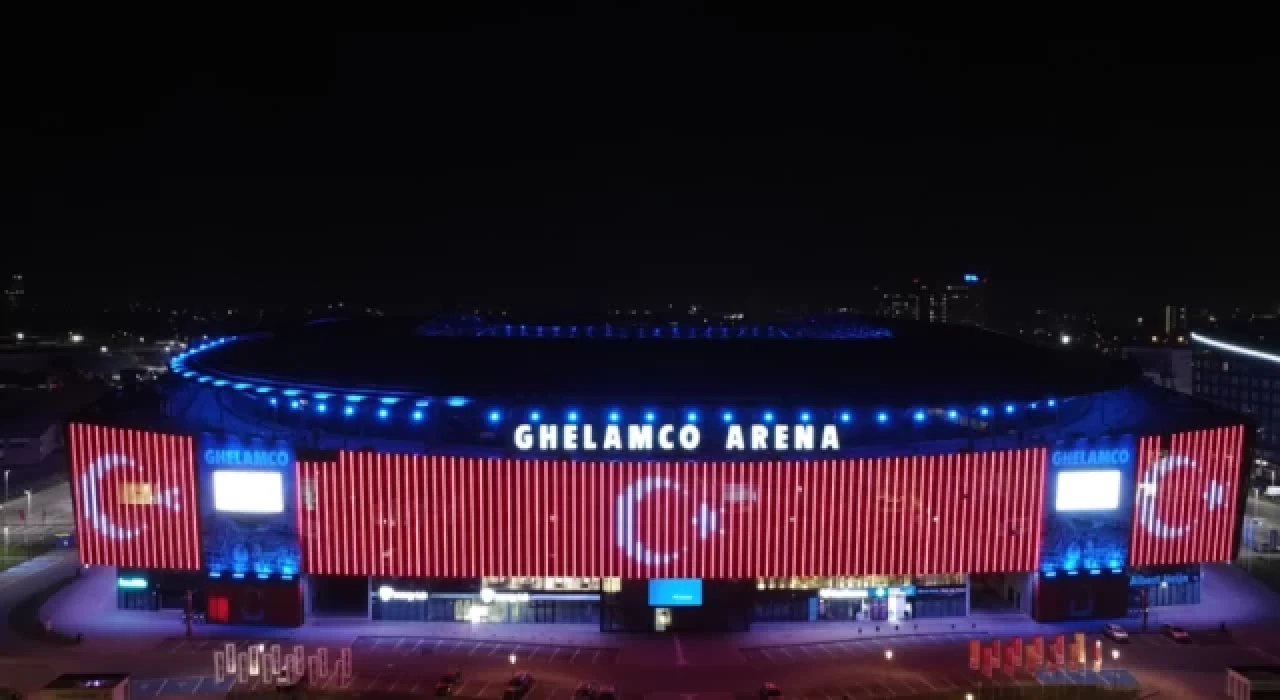 Gent'in stadı Ghelamco Arena, Türk bayrağıyla aydınlatıldı