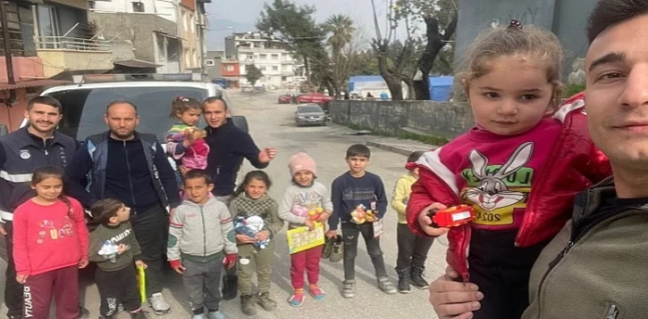 Gölcük Belediyesi Deprem Bölgesinde Çalışmalarını Sürdürüyor