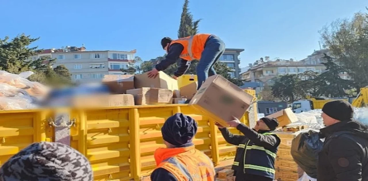 Gölcük’ten Deprem Bölgelerine 41 Tır Yardım Malzemesi