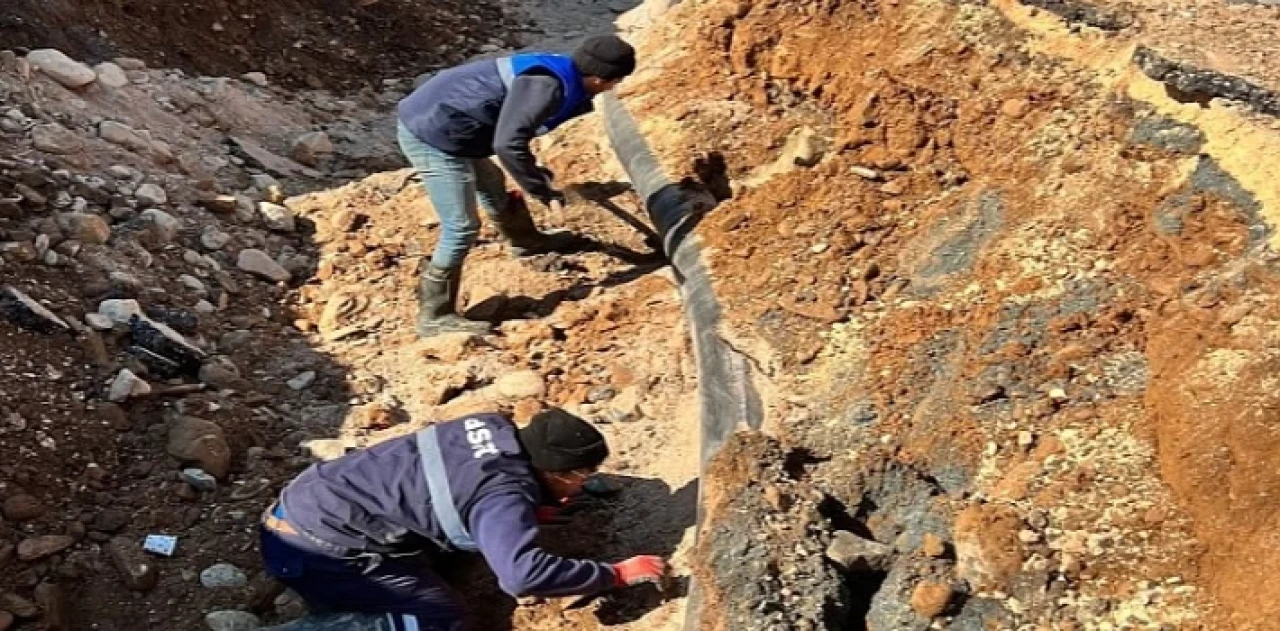 Hatay’da şebeke arızaları onarılıyor