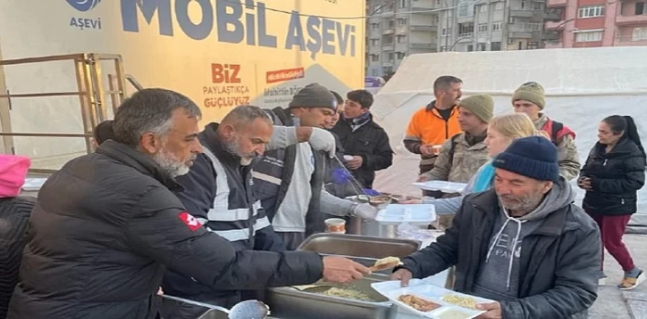 Hatay’daki çadırkentte helva ikramı yapıldı