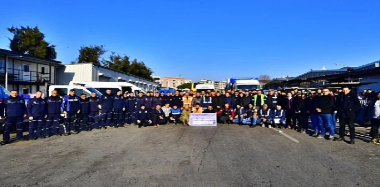 İzmir Büyükşehir Belediyesi’nden afet bölgesine personel desteği 71 kişilik ilk ekip yola çıktı