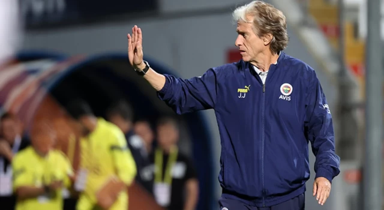 Jorge Jesus'tan üçlü savunmaya dönüş sinyali