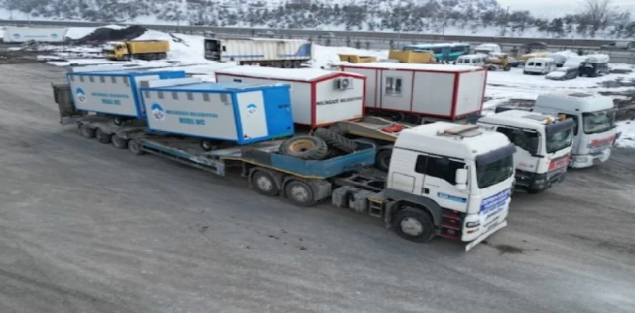 Kayseri Melikgazi’den deprem bölgesine konteynır