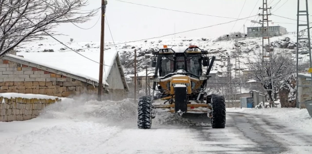 Kayseri Talas’ta kar çalışmaları tam gaz