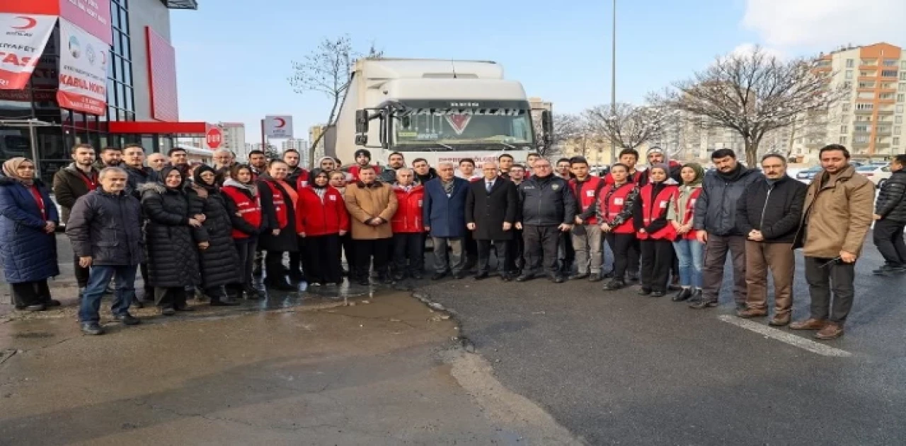 Kayseri Talas’tan deprem bölgesine 4’.üncü tır