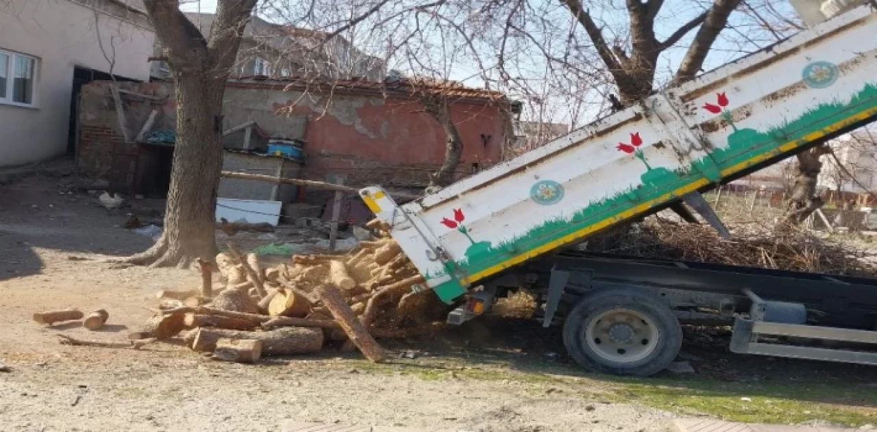 Manisa’dan depremzedelere yakacak yardımı