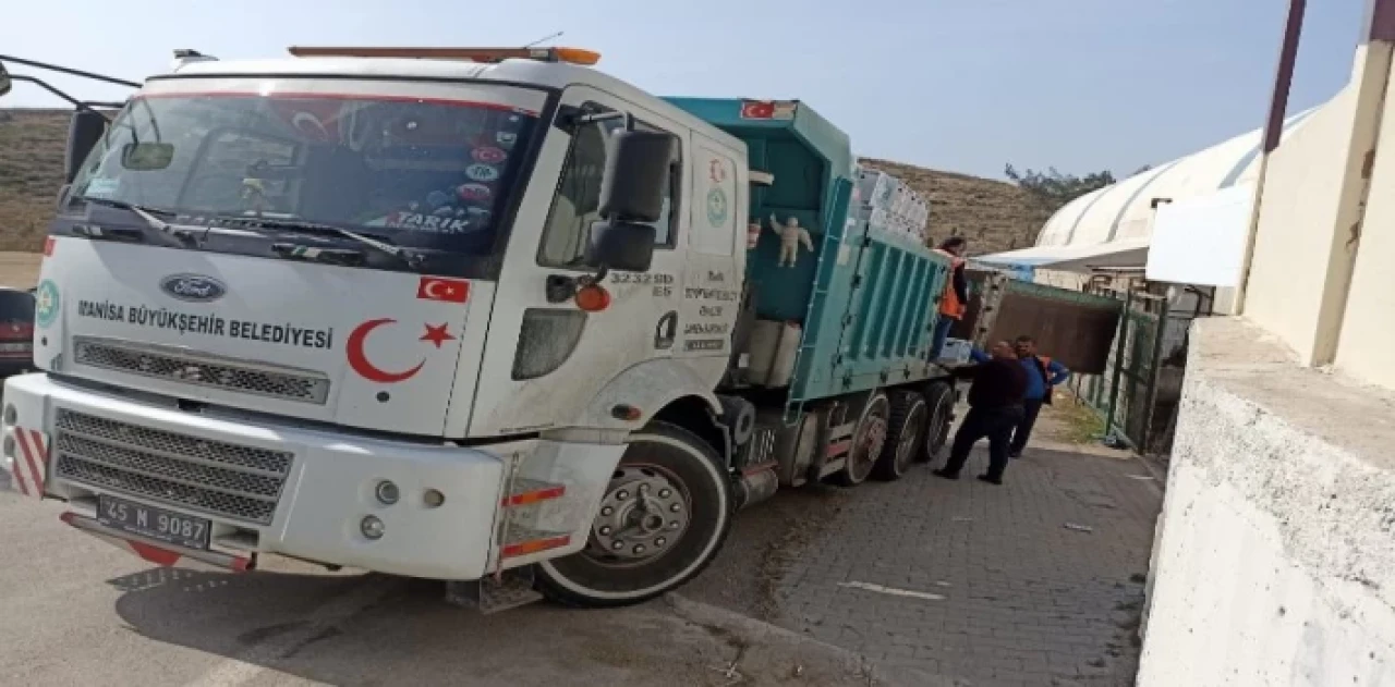 Manisa’nın gıda kamyonu Hatay’a ulaştı