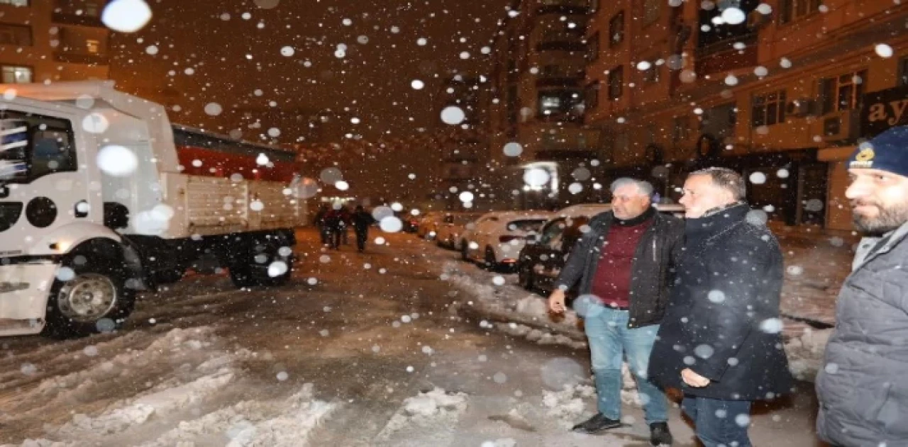 Mardin Artuklu’da Başkan Tatlıdede, kar temizleme çalışmalarını inceledi