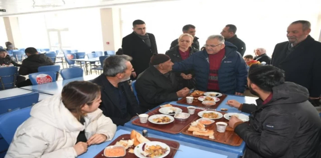 Memduh Büyükkılıç’tan depremzedelere ziyaret