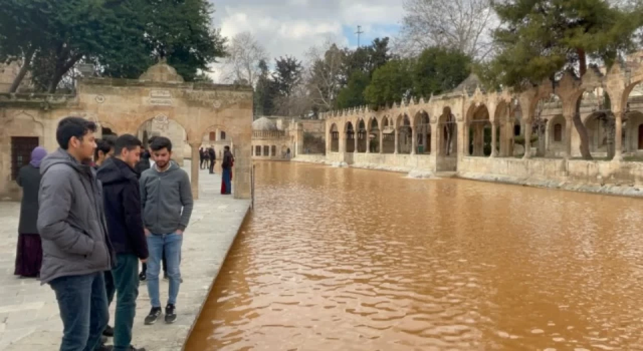 Şanlıurfa'da Balıklıgöl depremden etkilendi