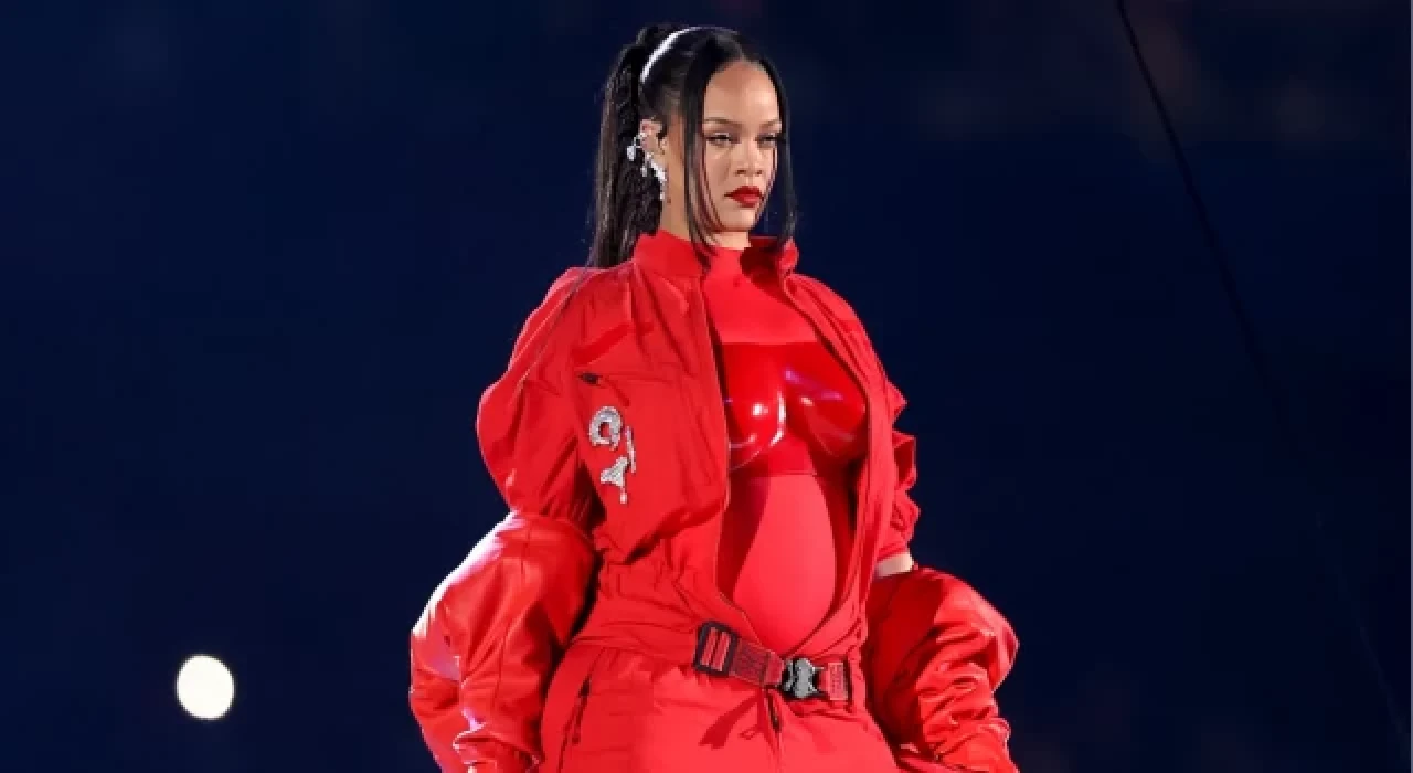 Super Bowl performansıyla ses getiren Rihanna, Oscar Töreni'nde de sahne alacak