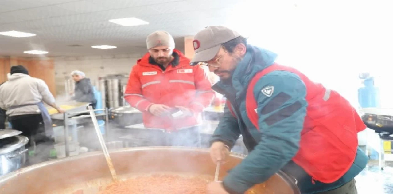 Ünlü şefler milyonlarca kap yemek yaptı