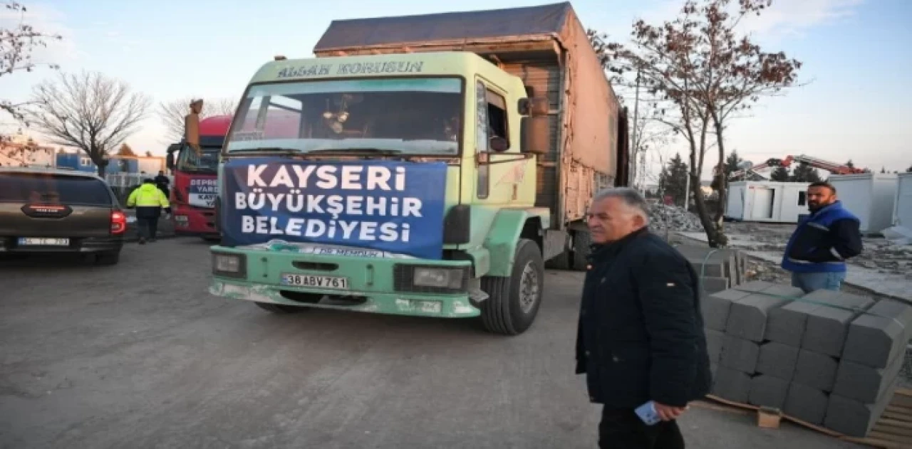 Yardım tırlarına Kahramanmaraş’ta karşılama