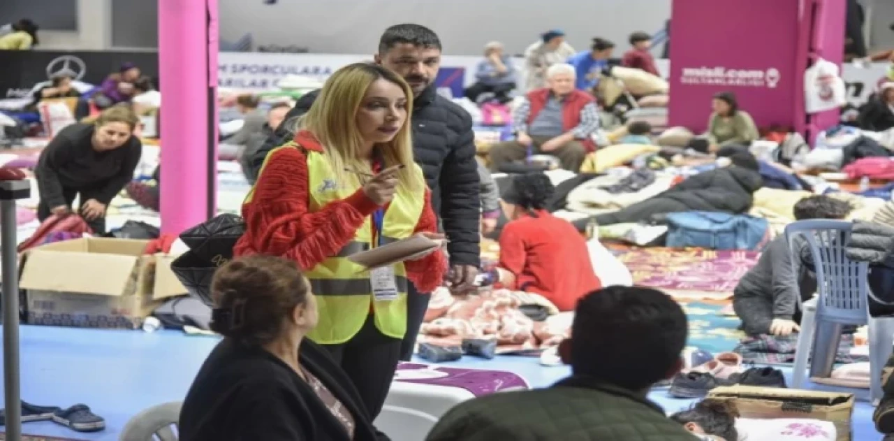 Adana’da depremzedelere Büyükşehir desteği